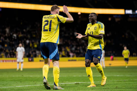 Dejan Kulusevski of Sweden celebrates with Ken Sema