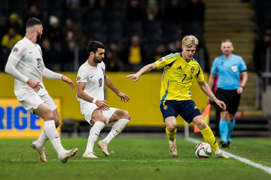 Lucas Bergvall of Sweden and Aleksey Isaev of Azerbaijan