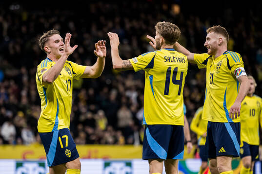 Viktor Gyökeres of Sweden celebrates with Anton Salétros
