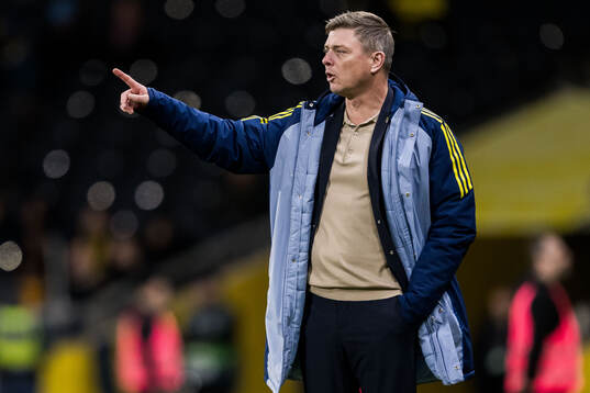 Head coach Jon Dahl Tomasson of Sweden