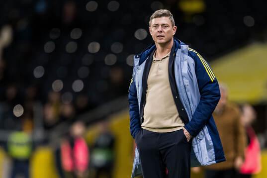 Head coach Jon Dahl Tomasson of Sweden