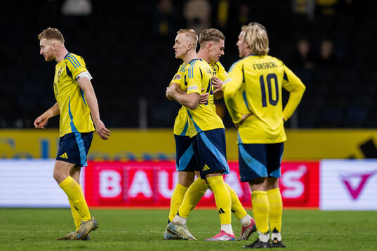 Isac Lidberg and Viktor Gyökeres of Sweden