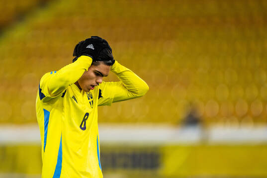 Noel Sernelius of Sweden looks dejected