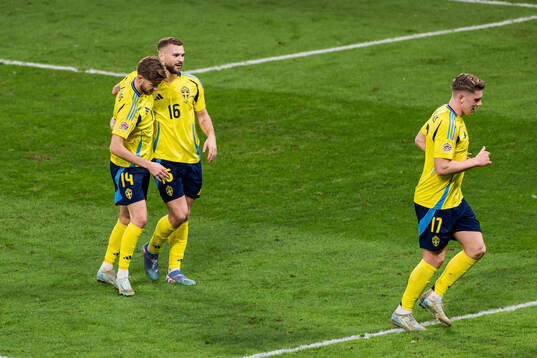 Viktor Gyökeres of Sweden celebrates with Anton Salétros