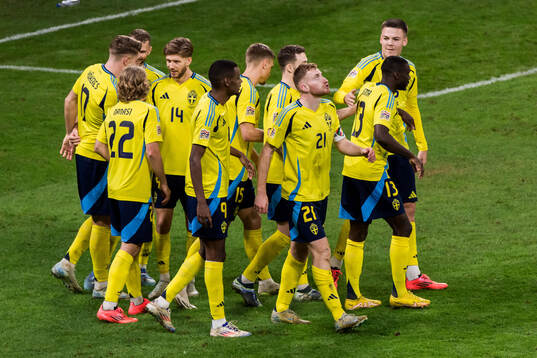 Dejan Kulusevski of Sweden celebrates with team mates