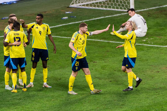 Dejan Kulusevski and Emil Forsberg of Sweden celebrate