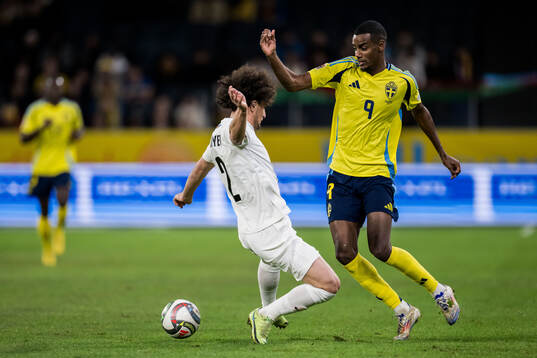 Bahlul Mustafazade of Azerbaijan and Alexander Isak of