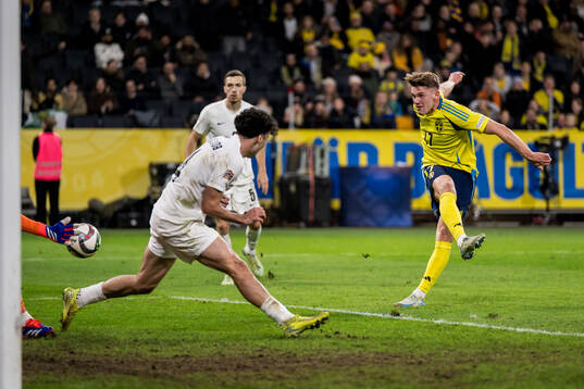 Viktor Gyökeres of Sweden scores 2-0