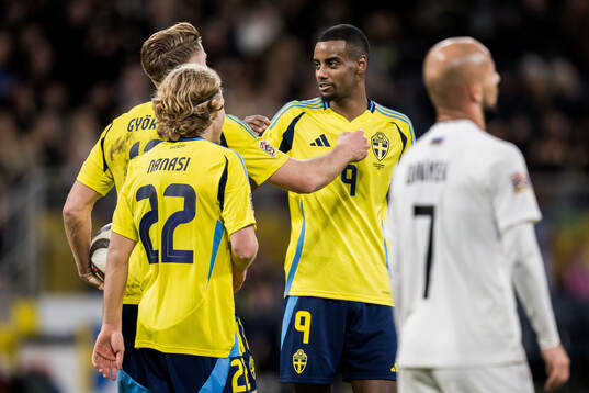 Alexander Isak of Sweden celebrates with Viktor Gyökeres