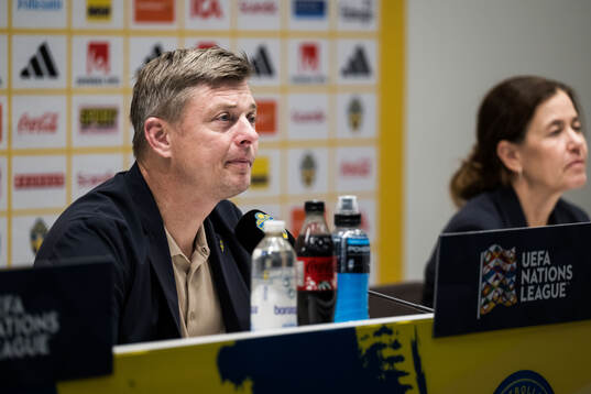 Head coach Jon Dahl Tomasson of Sweden