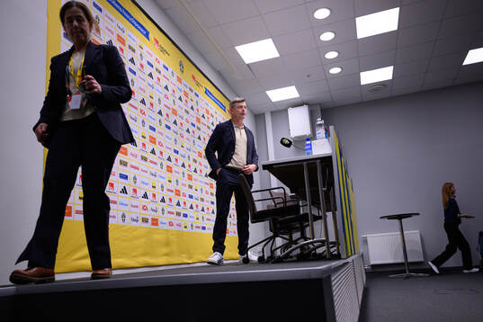 Head coach Jon Dahl Tomasson of Sweden