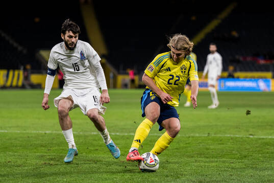 Hojjat Haghverdi of Azerbaijan and Sebastian Nanasi of