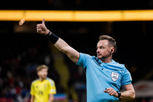 Referee Pawel Raczkowski