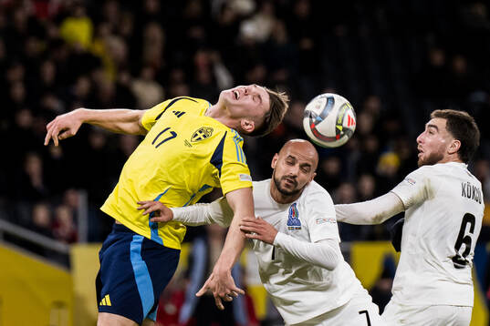 Viktor Gyökeres of Sweden and Renat Dadasov of Azerbaijan