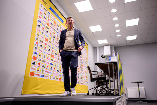 Head coach Jon Dahl Tomasson of Sweden