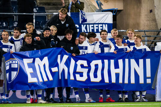 Players o Finland celebrates
