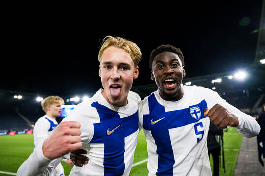 Liam Möller and Tony Miettinen of Finland celebrates