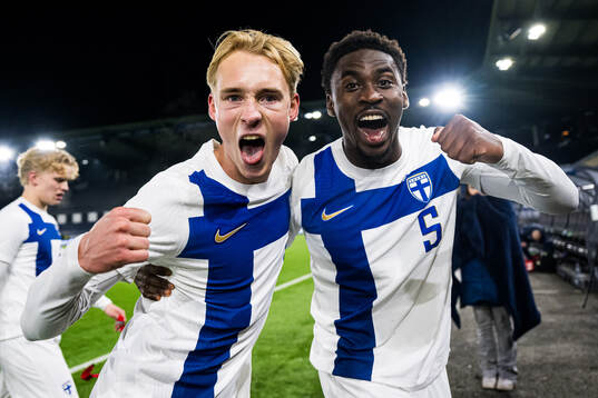Liam Möller and Tony Miettinen of Finland celebrates