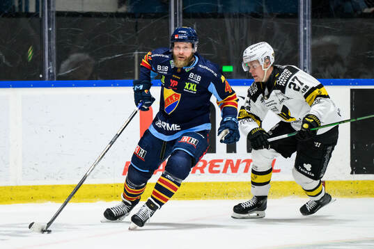 Djurgårdens Patrick Thoresen och Västerås Carl Jakobsson