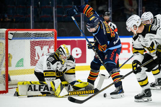 Västerås målvakt Rasmus Korhonen och Djurgårdens Marcus