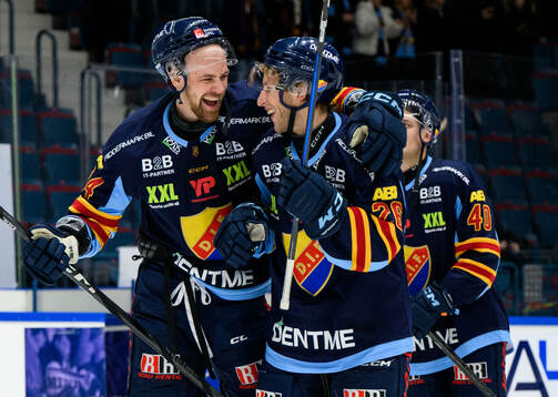 Djurgårdens Daniel Brodin och Fredric Weigel jublar