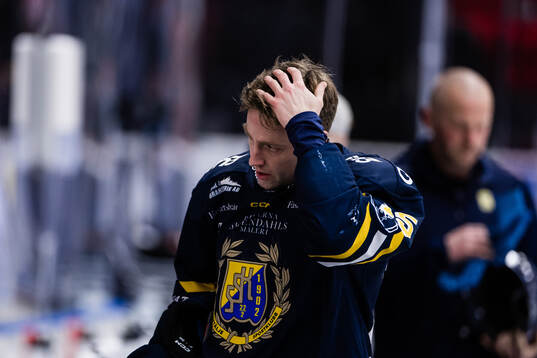 Södertäljes Albin Carlson lämnar uppvärmningen