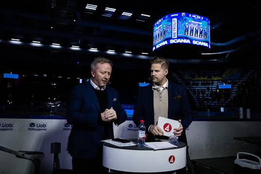 TV4s expert Fredrik Söderström och programledare Lars