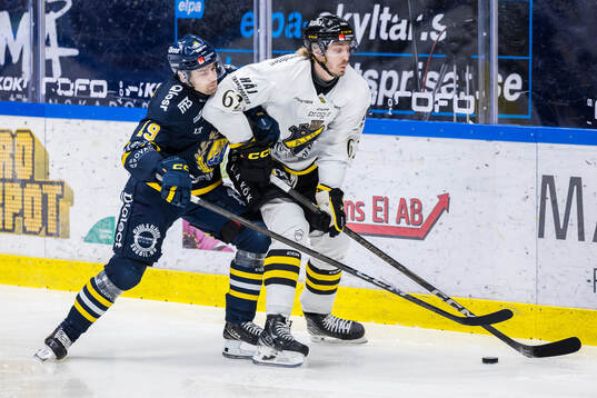 Södertäljes Hampus Harlestam och AIKs Simon Åkerström