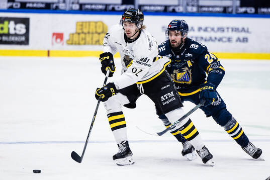 AIKs Simon Åkerström och Södertäljes Jacob Dahlström