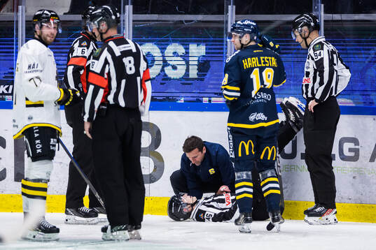 Linjeman Niclas Rosendahl har ont