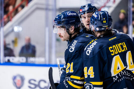 Södertäljes Nolan Stevens jublar