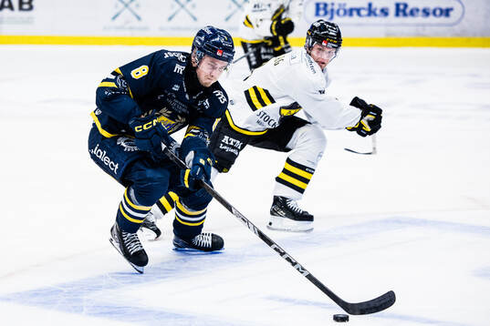 Södertäljes William Wiå och AIKs Tom Hedberg