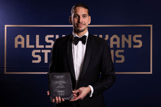 Brommapojkarnas Nikola Vasic tilldelas pris för årets