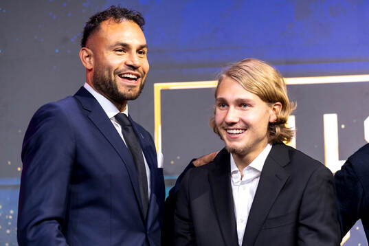 Warner Hahn, årets målvakt och Sebastian Nanasi, årets