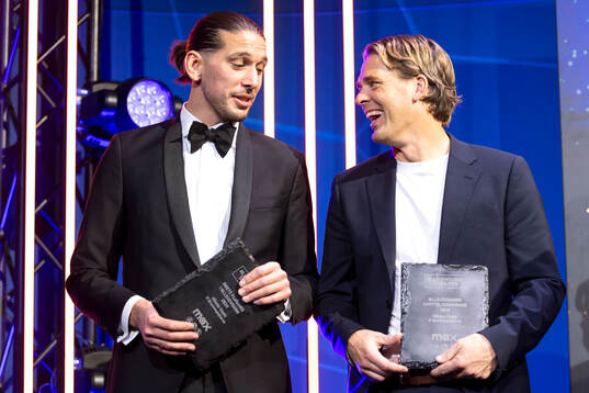 Nikola Vasic, årets forward och Fredrik Holmberg, årets