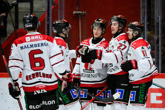 Örebros Patrik Puistola jublar