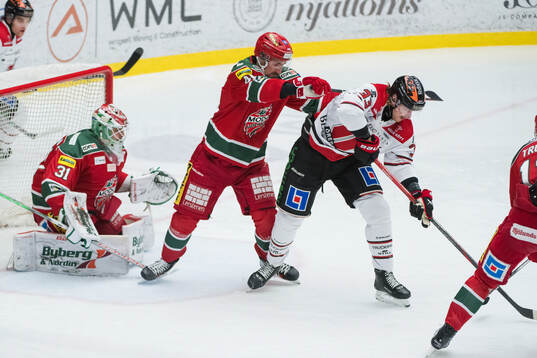 Örebros Christopher Mastomäki och Modos David Bernhardt