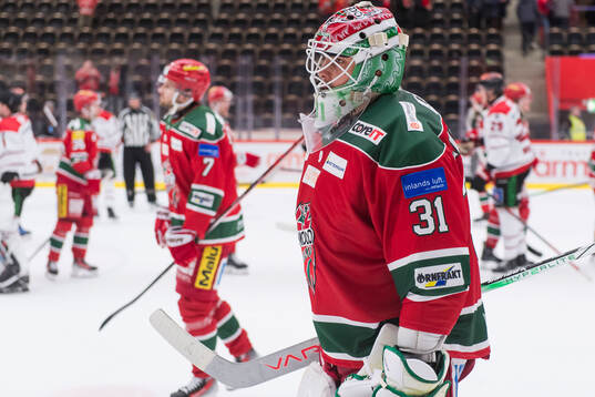Modos målvakt Olle Eriksson Ek deppar