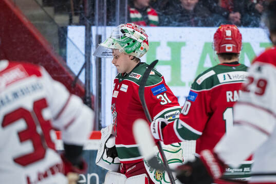 Modos målvakt Olle Eriksson Ek deppar