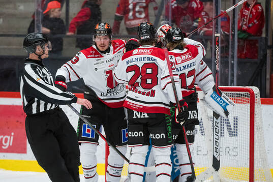 Örebros spelare jublar