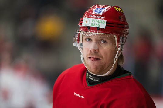 Modos TMikkel Aagaard innan ishockeymatchen i SHL mellan