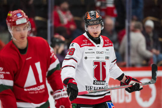 Örebros Linus Arnesson innan ishockeymatchen i SHL mellan