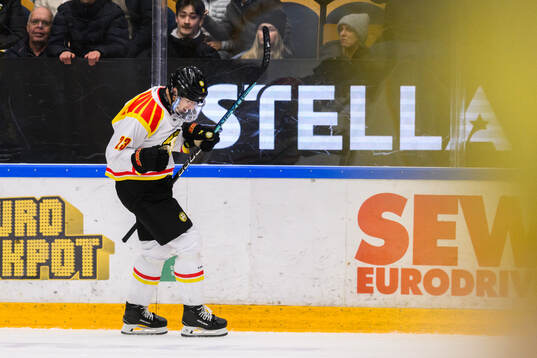 Brynäs Oskar Lindblom  jublar