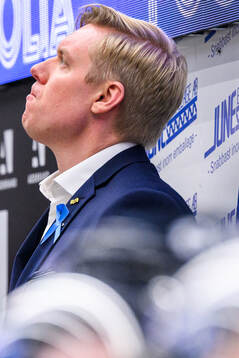 HV71s tränare Anton Blomqvist deppar