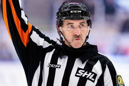 Domare Linus Öhlund med mustasch