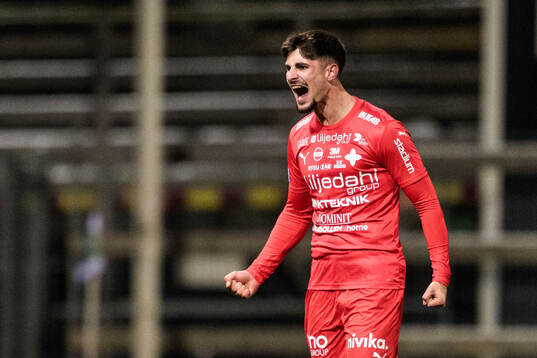 Värnamos Emin Grozdanic jublar