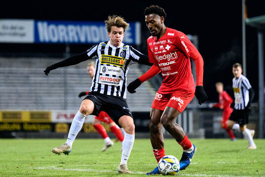Landskronas Victor Karlsson och Värnamos Samuel Kotto