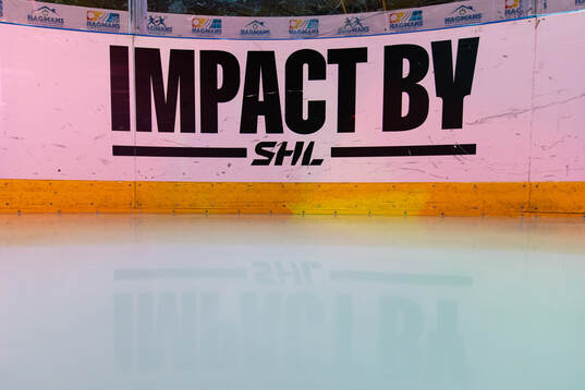 Impact by SHL på sargen i Scandinavium