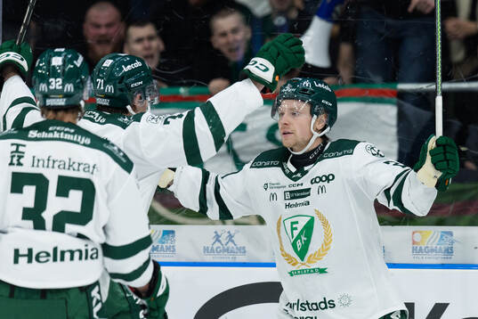 Färjestads Oskar Steen jublar