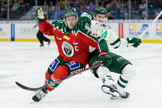 Frölundas Max Friberg och Färjestads Lucas Forsell